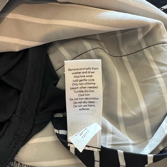 Athleta Racer Navy/White Striped Running Shorts - Picture 8 of 10